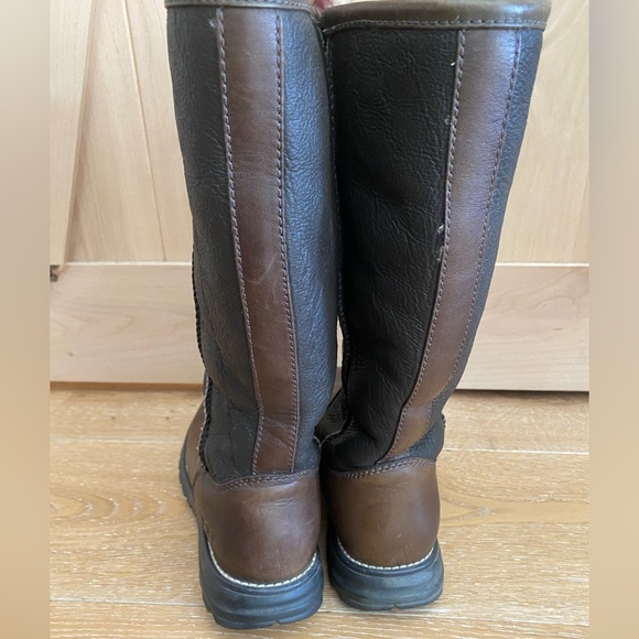 *FLAW* UGG BROOKS (BROWN) LEATHER SHEARLING TALL BOOTS (8) **PRICE FIRM** - Picture 3 of 12